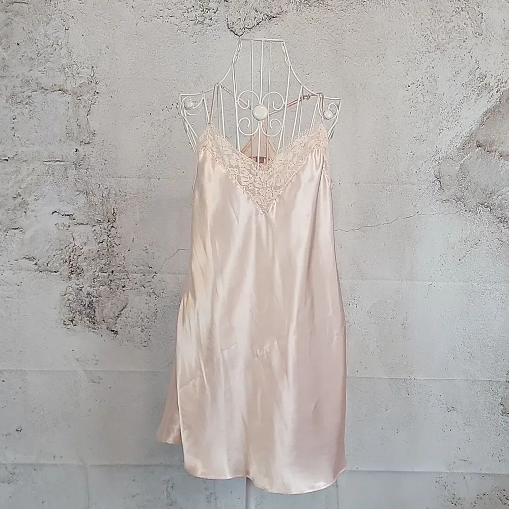 Lilac + London Satin Lace Trim Nightgown Chemise Womens Size M